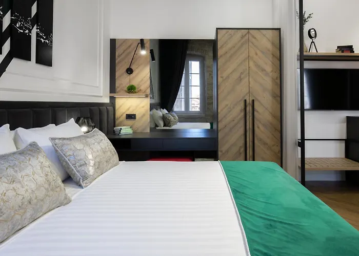 Dezign Superior Apartments & Rooms