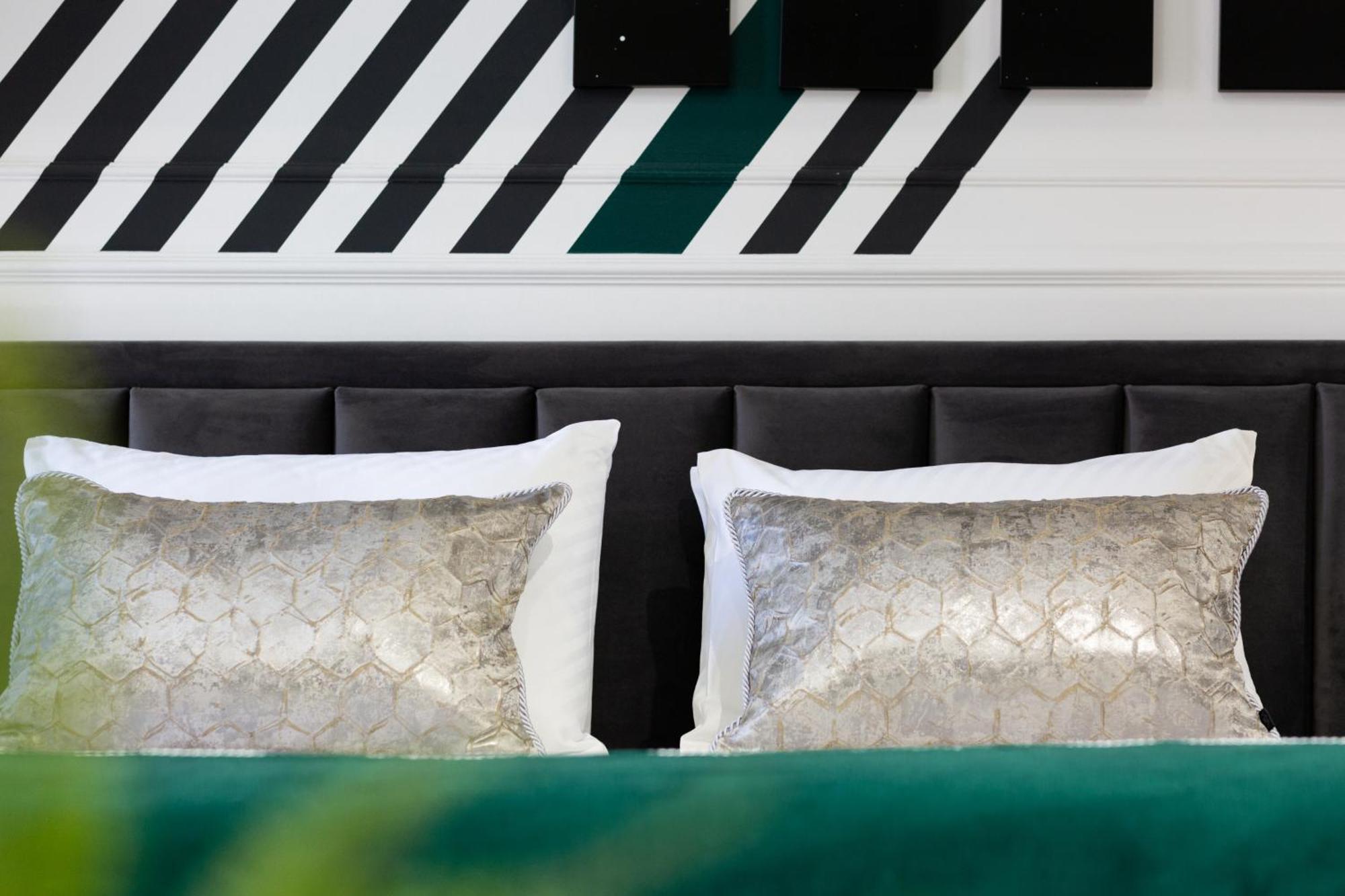 Penzión pre hostí Dezign Superior & 4*